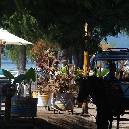 Star Bar And Bungalows Gili Islands Exterior photo