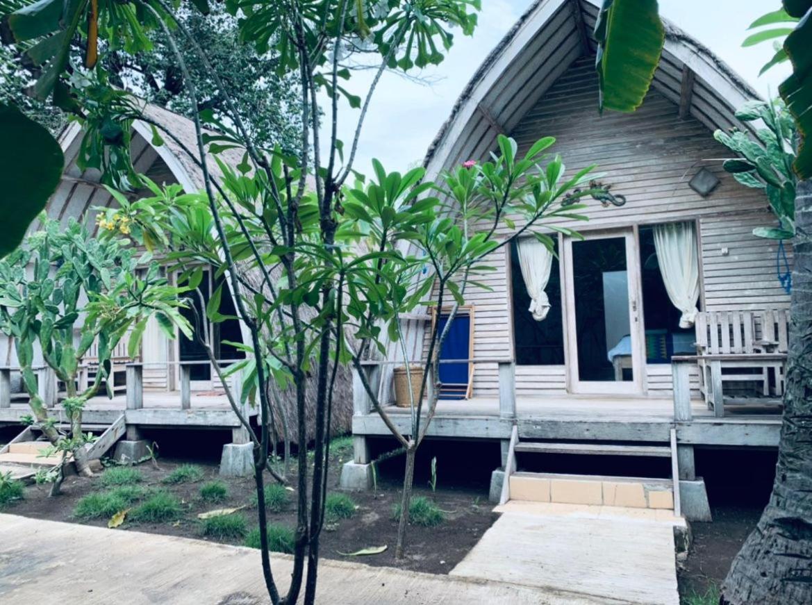 Star Bar And Bungalows Gili Islands Exterior photo