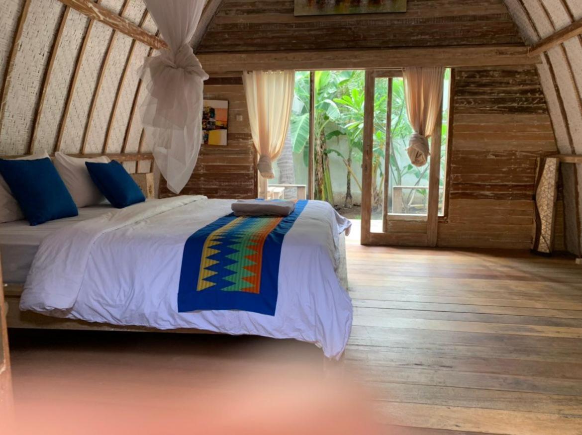Star Bar And Bungalows Gili Islands Exterior photo