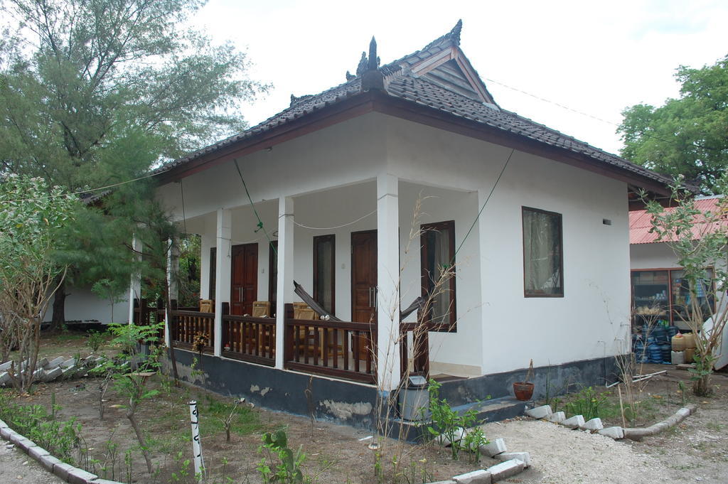 Star Bar And Bungalows Gili Islands Room photo