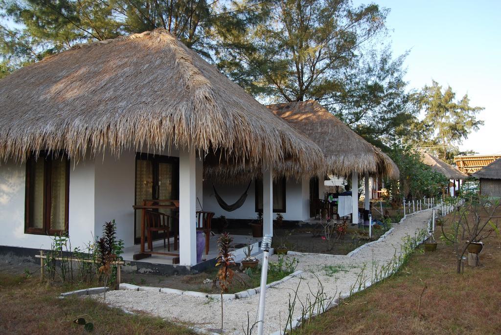 Star Bar And Bungalows Gili Islands Room photo