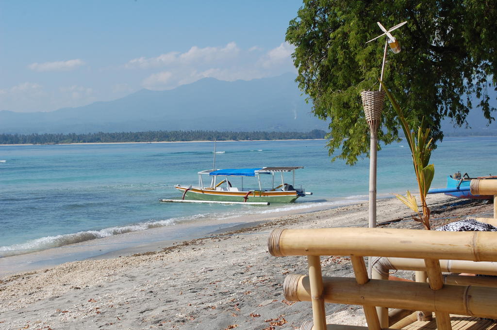 Star Bar And Bungalows Gili Islands Exterior photo