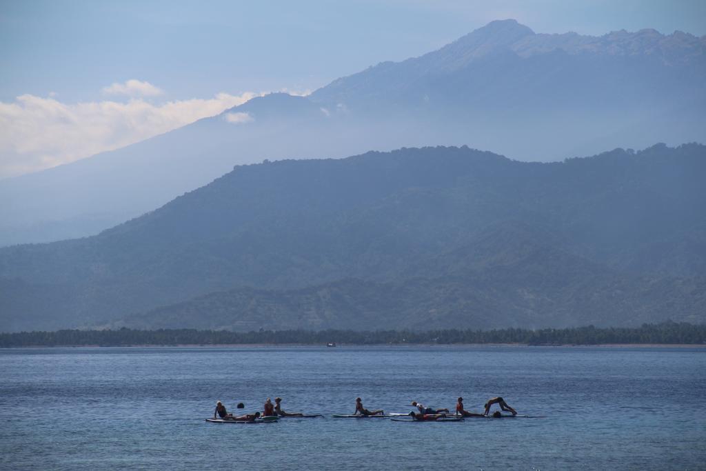 Star Bar And Bungalows Gili Islands Exterior photo