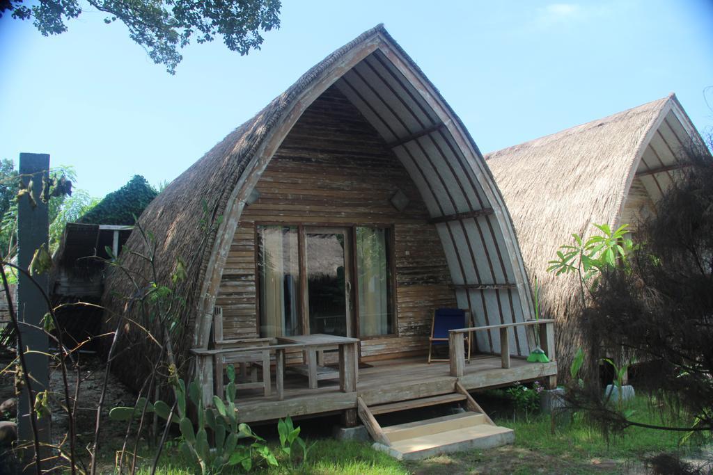 Star Bar And Bungalows Gili Islands Exterior photo