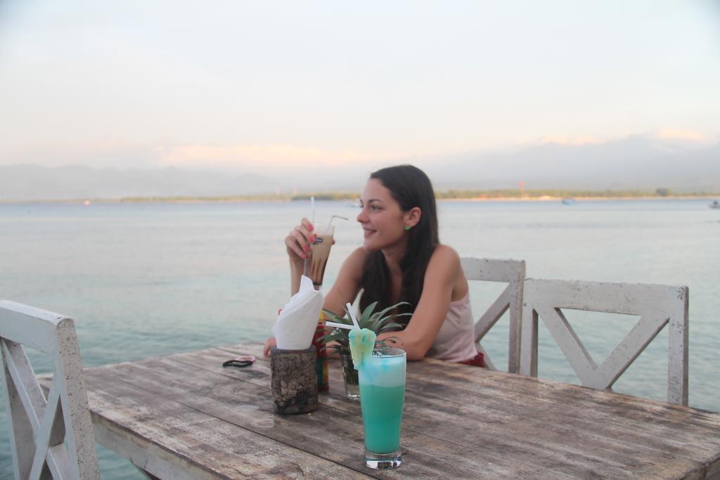 Star Bar And Bungalows Gili Islands Exterior photo