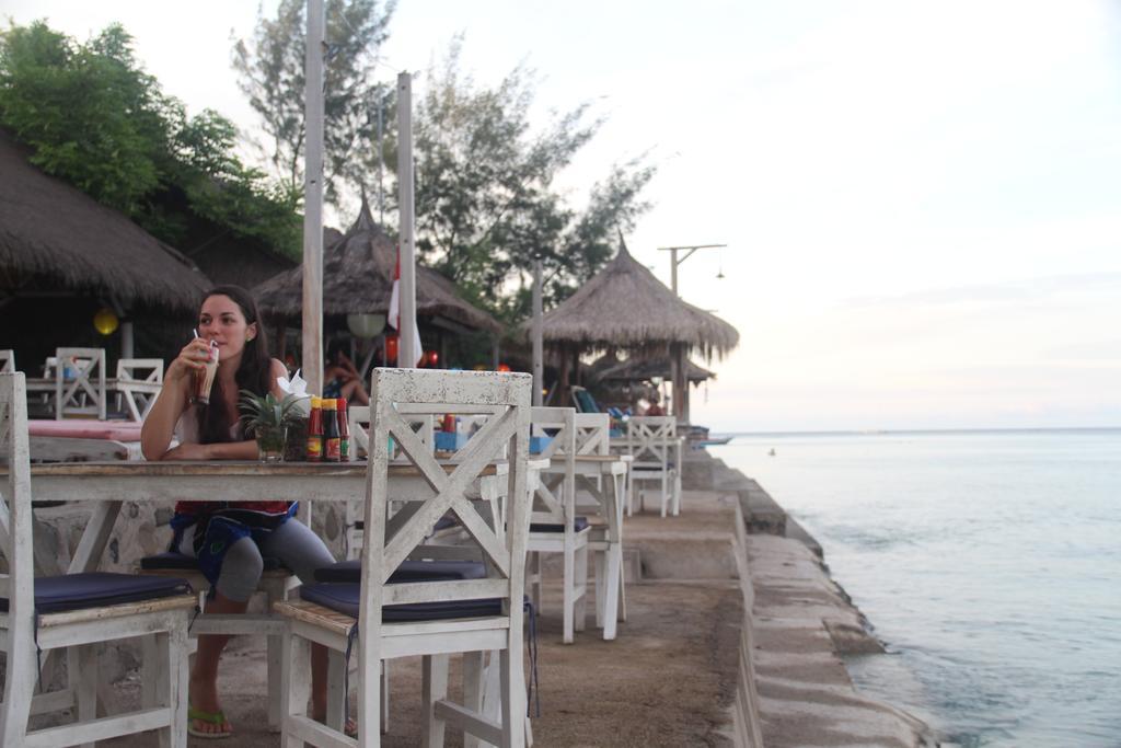 Star Bar And Bungalows Gili Islands Exterior photo