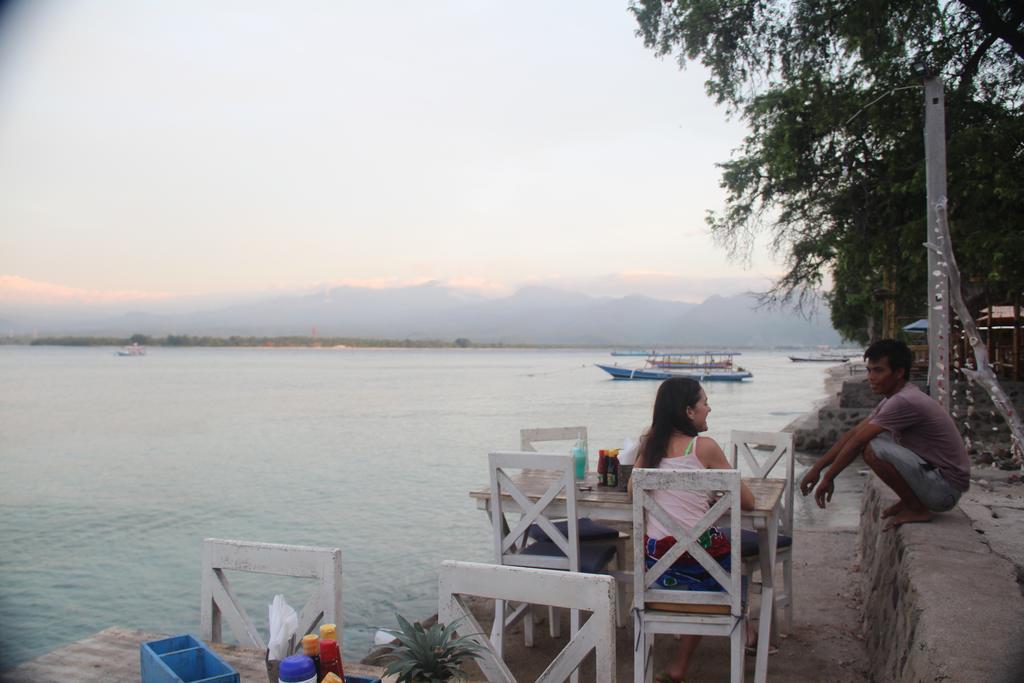 Star Bar And Bungalows Gili Islands Exterior photo
