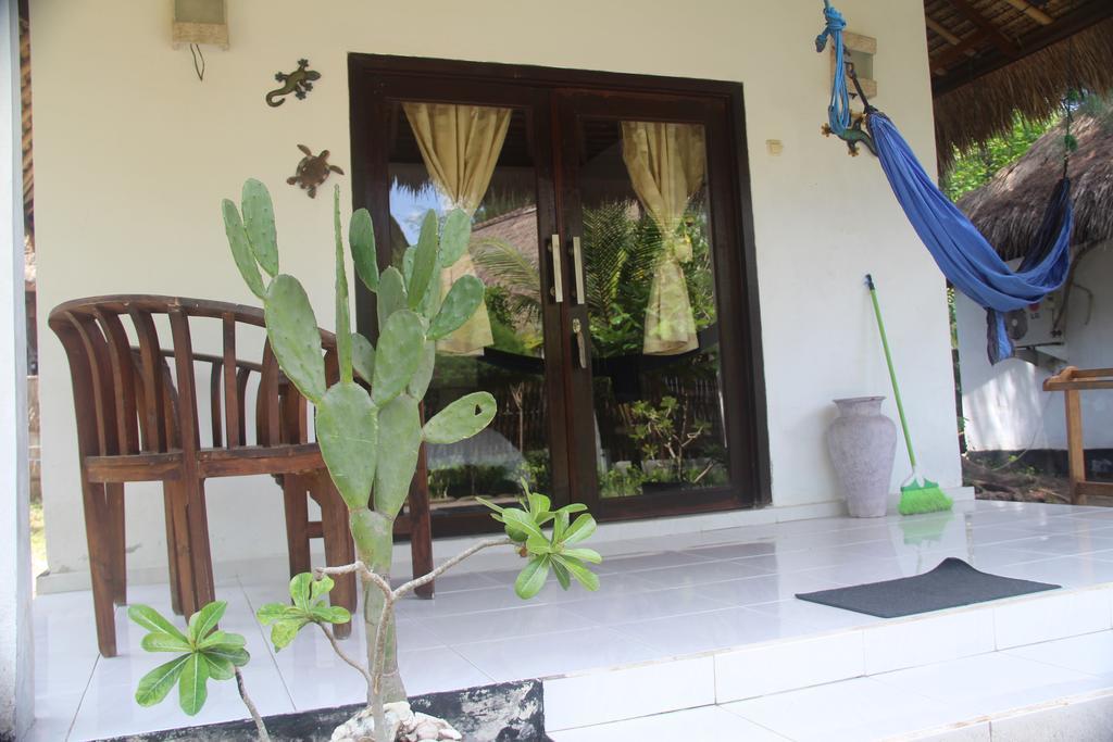 Star Bar And Bungalows Gili Islands Exterior photo