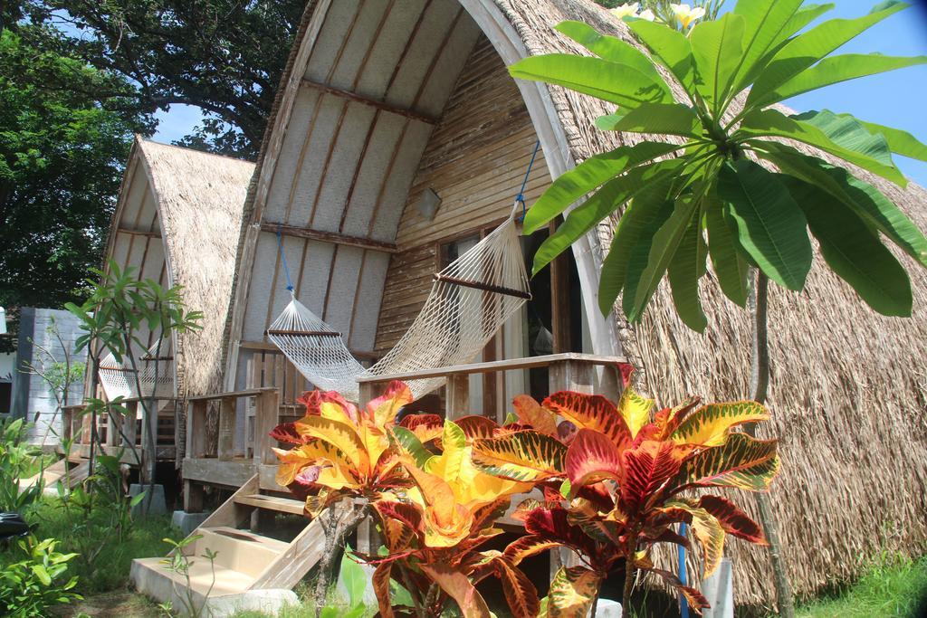 Star Bar And Bungalows Gili Islands Exterior photo