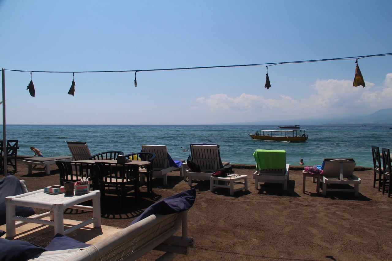 Star Bar And Bungalows Gili Islands Exterior photo