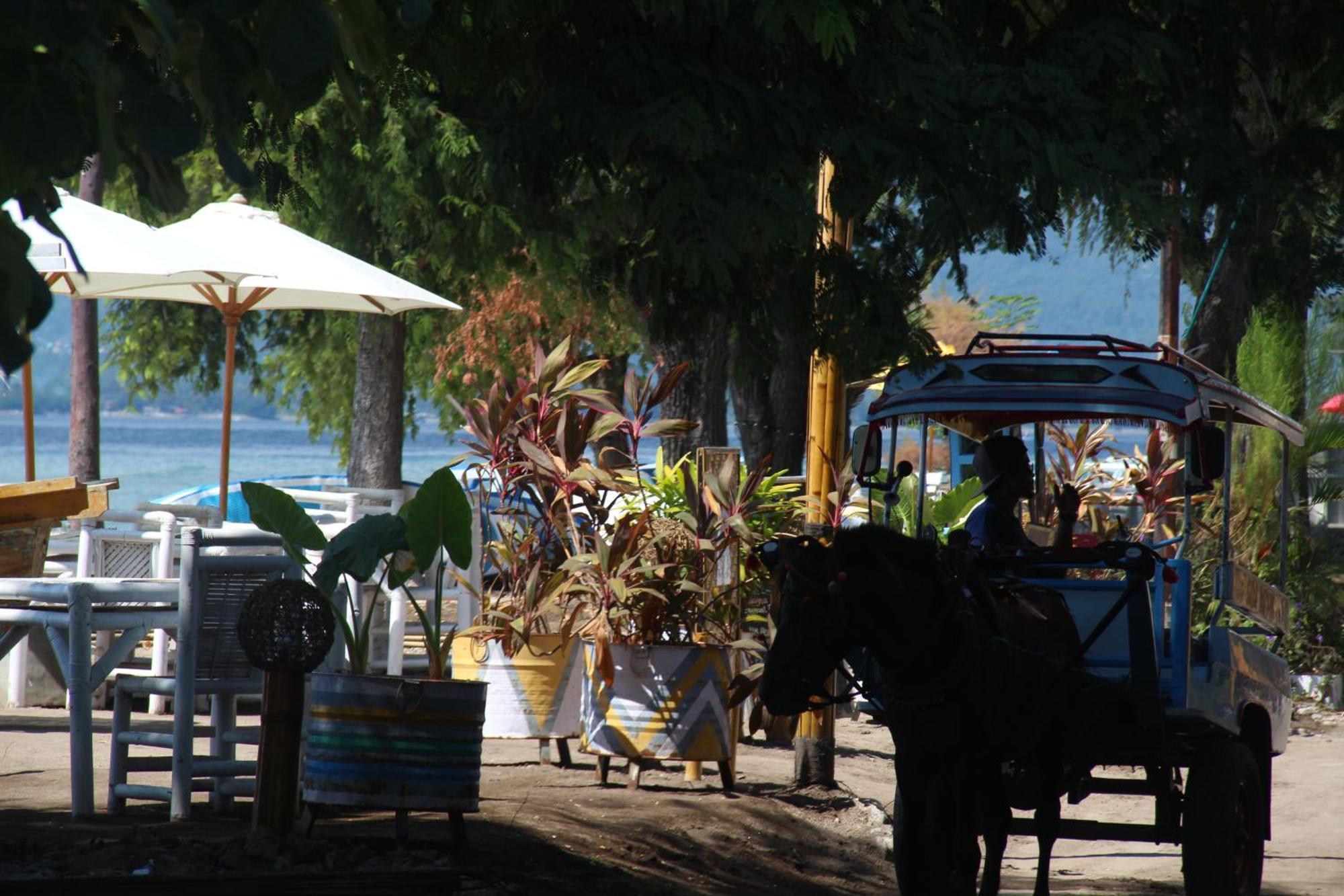 Star Bar And Bungalows Gili Islands Exterior photo