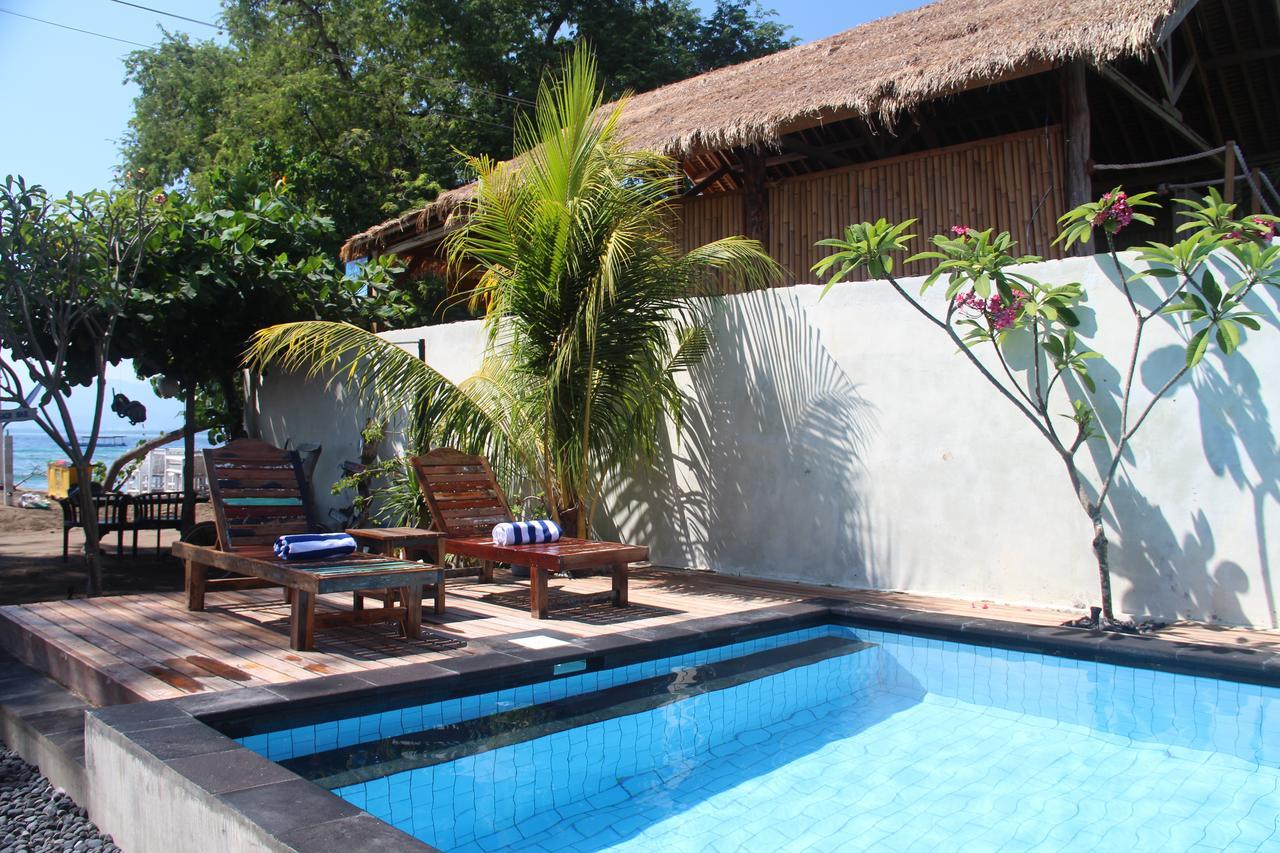 Star Bar And Bungalows Gili Islands Exterior photo