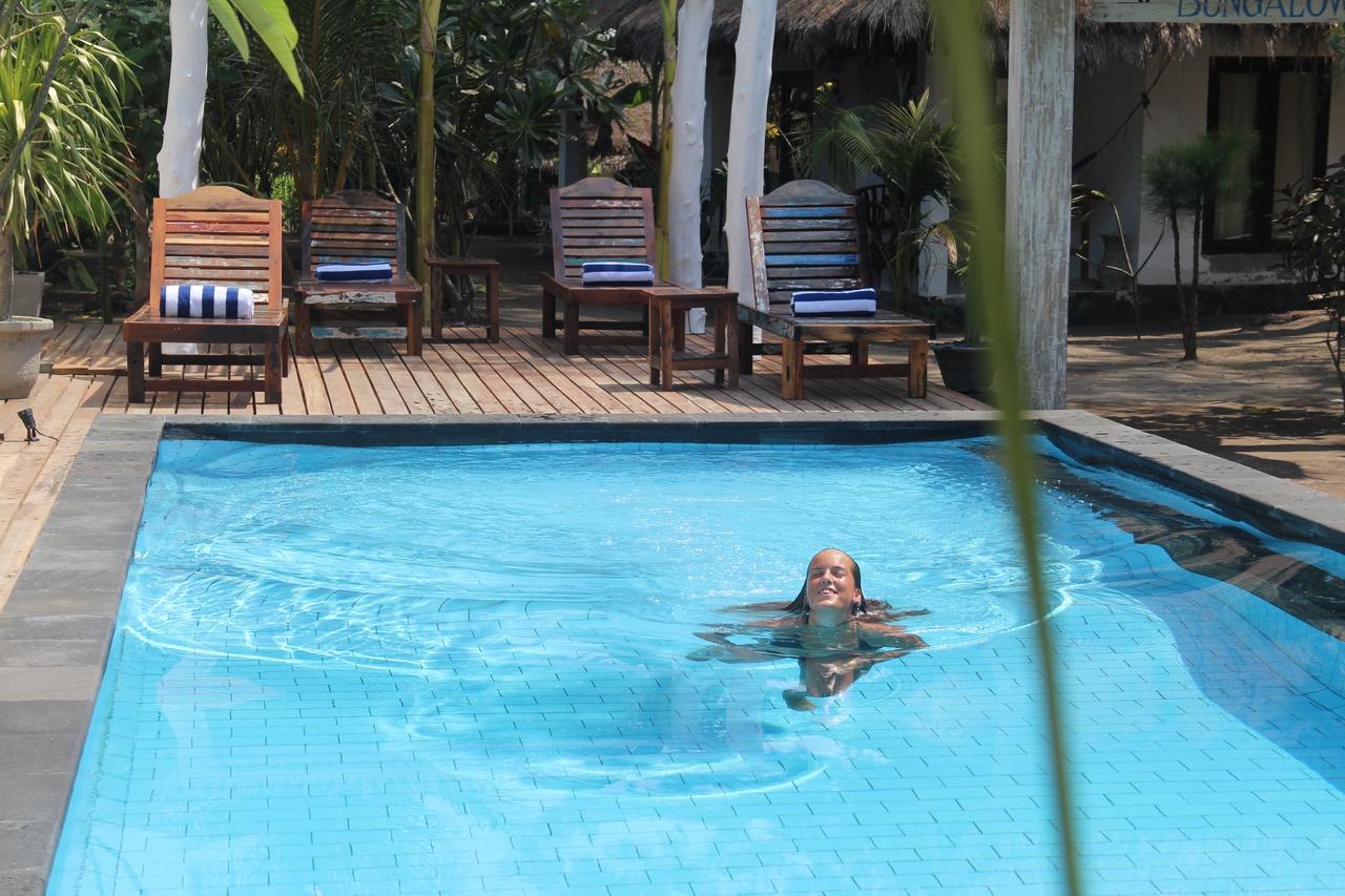 Star Bar And Bungalows Gili Islands Exterior photo