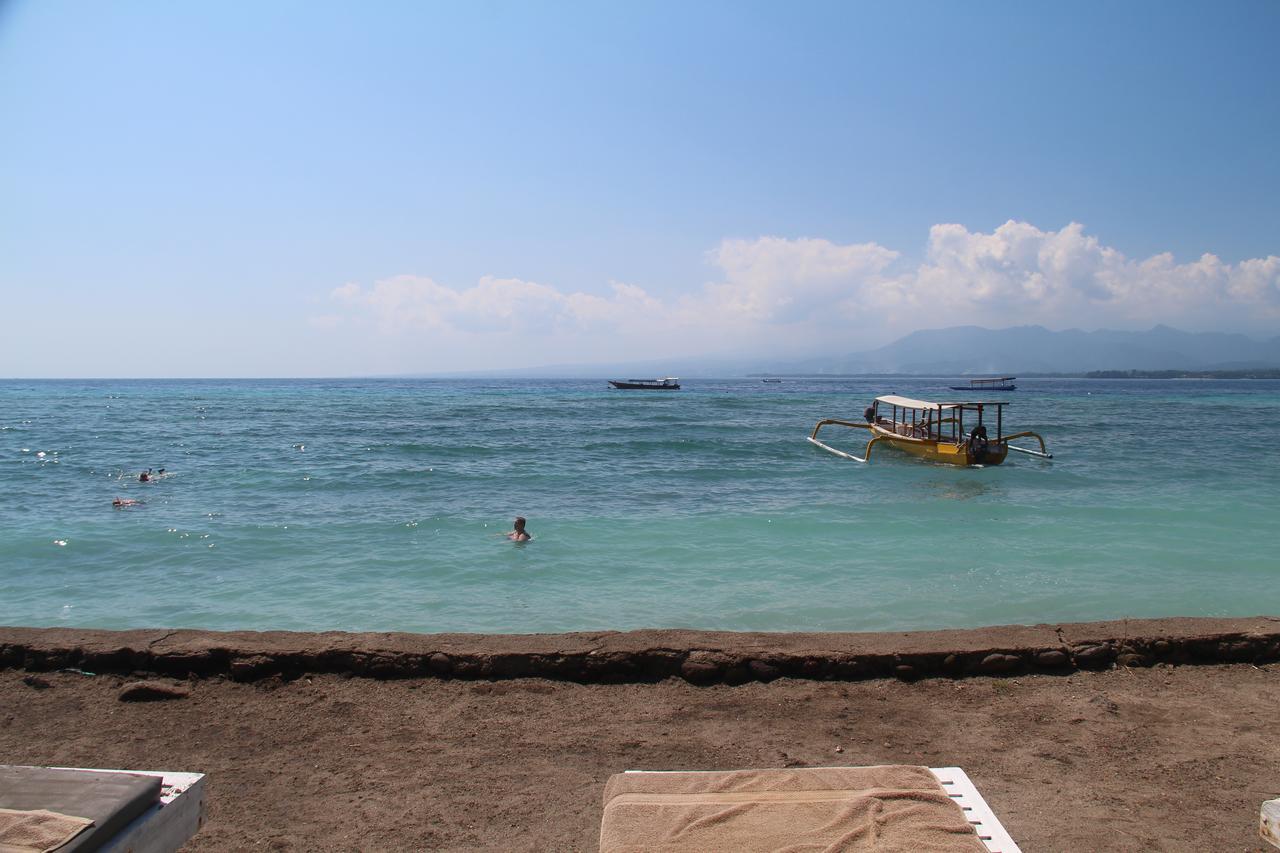 Star Bar And Bungalows Gili Islands Exterior photo