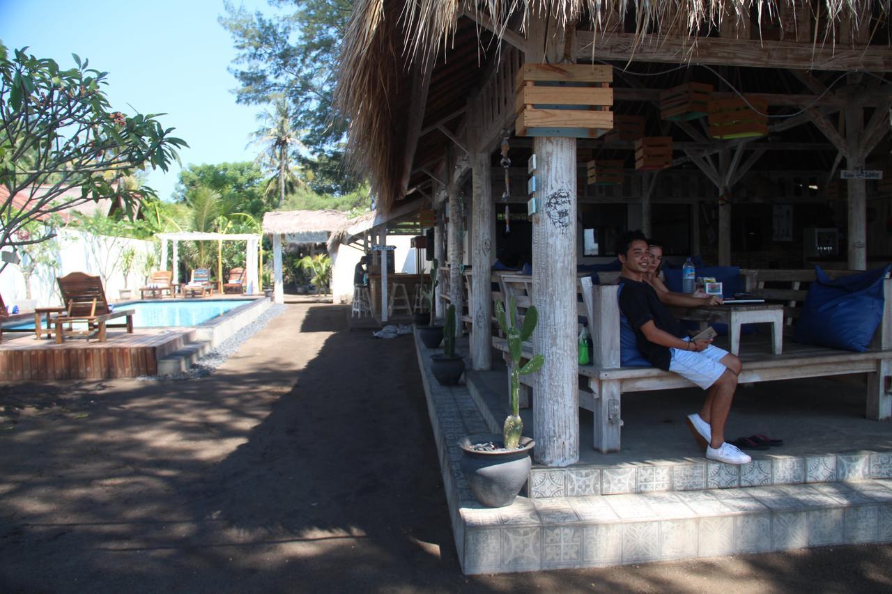 Star Bar And Bungalows Gili Islands Exterior photo
