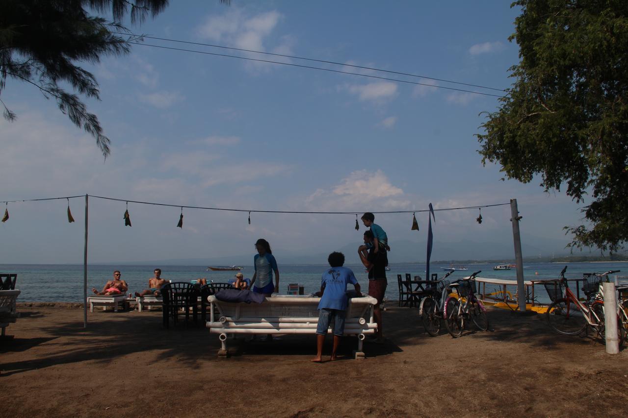 Star Bar And Bungalows Gili Islands Exterior photo