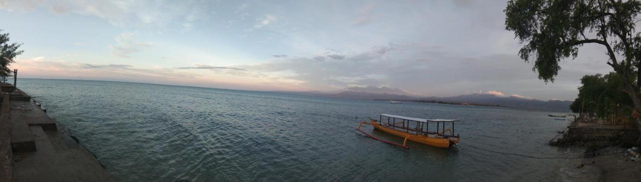 Star Bar And Bungalows Gili Islands Exterior photo